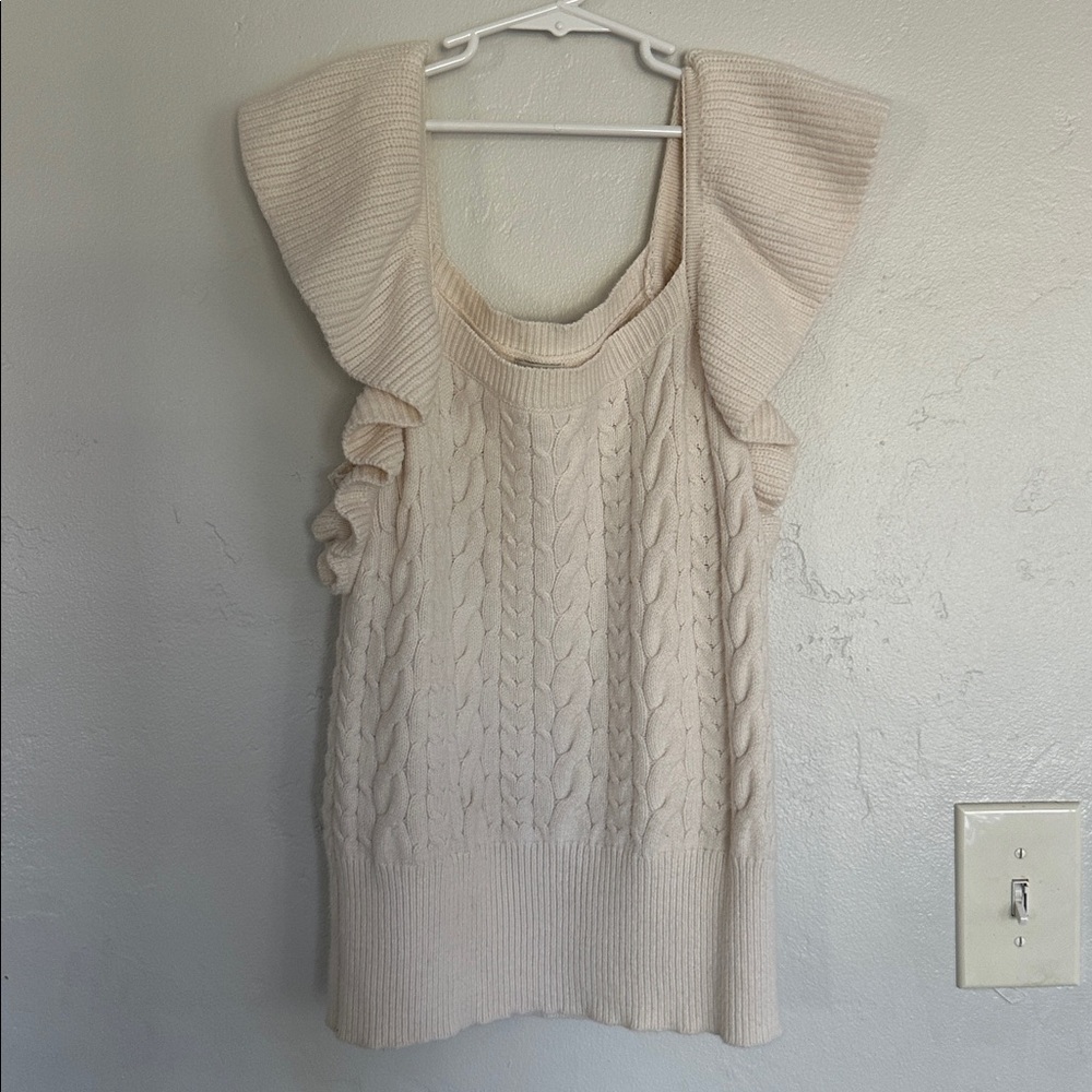 a new day Ivory Cable Knit Sweater
Super soft with no stains or tears